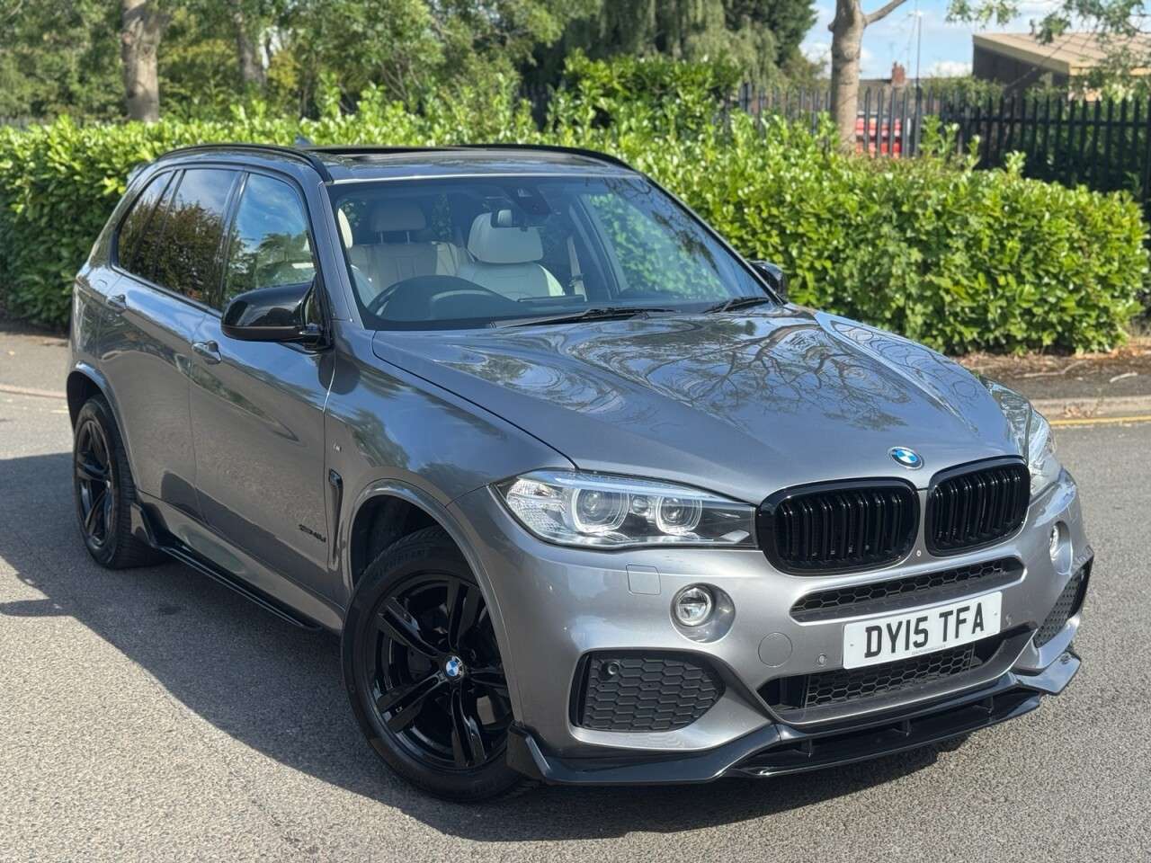 A 2015 BMW X5 3.0 40d M Sport SUV 5dr Diesel Auto xDrive Euro 6 (s/s) (313 ps) A 2015 BMW X5 3.0 40d M Sport SUV 5dr Diesel Auto xDrive Euro 6 (s/s) (313 ps)