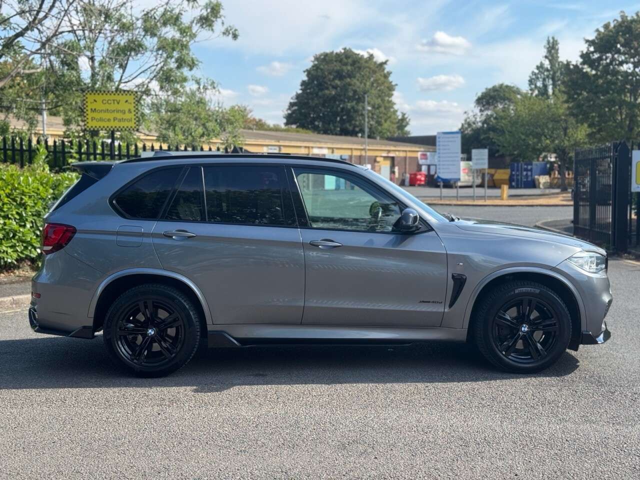 A 2015 BMW X5 3.0 40d M Sport SUV 5dr Diesel Auto xDrive Euro 6 (s/s) (313 ps) A 2015 BMW X5 3.0 40d M Sport SUV 5dr Diesel Auto xDrive Euro 6 (s/s) (313 ps)