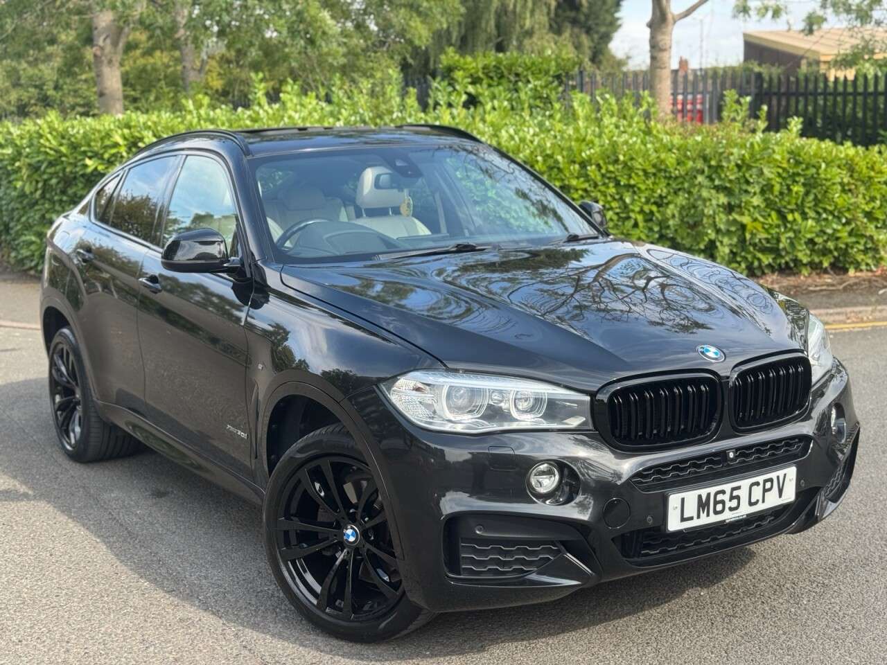 A 2015 BMW X6 3.0 30d M Sport SUV 5dr Diesel Auto xDrive Euro 6 (s/s) (258 ps) A 2015 BMW X6 3.0 30d M Sport SUV 5dr Diesel Auto xDrive Euro 6 (s/s) (258 ps)