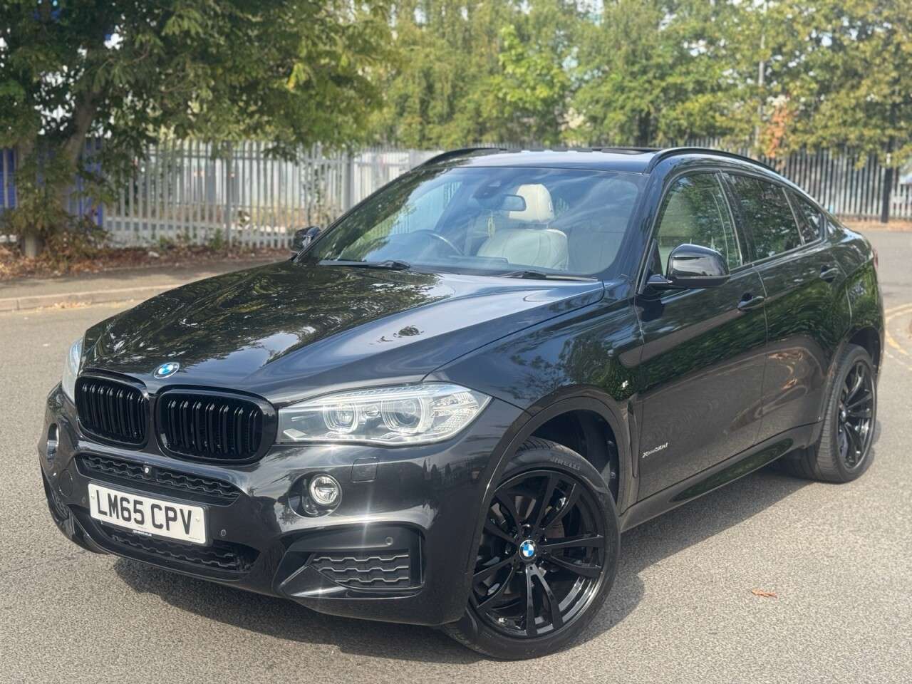 A 2015 BMW X6 3.0 30d M Sport SUV 5dr Diesel Auto xDrive Euro 6 (s/s) (258 ps) A 2015 BMW X6 3.0 30d M Sport SUV 5dr Diesel Auto xDrive Euro 6 (s/s) (258 ps)
