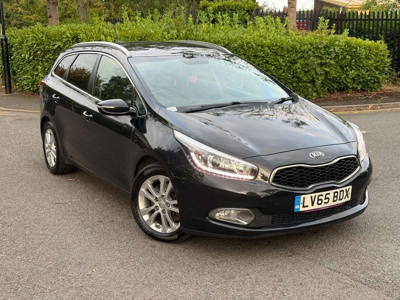 A 2015 KIA CEED 1.6 CRDi 3 Sportswagon 5dr Diesel Auto Euro 5 (126 bhp) ULEZ+2FO+FSH+CAMERA A 2015 KIA CEED 1.6 CRDi 3 Sportswagon 5dr Diesel Auto Euro 5 (126 bhp) ULEZ+2FO+FSH+CAMERA
