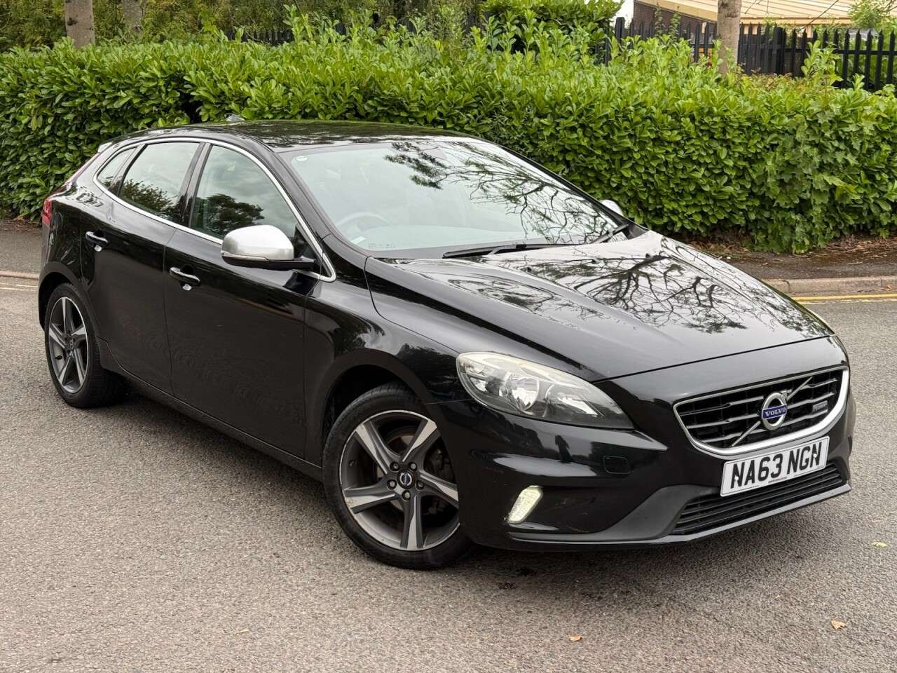 A 2013 VOLVO V40 1.6 D2 R-Design Hatchback 5dr Diesel Manual Euro 5 (s/s) (115 ps) A 2013 VOLVO V40 1.6 D2 R-Design Hatchback 5dr Diesel Manual Euro 5 (s/s) (115 ps)
