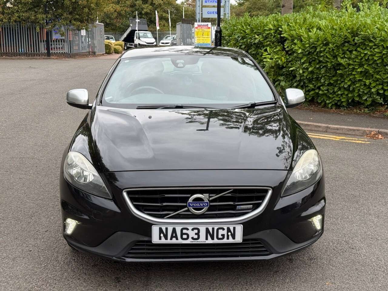 A 2013 VOLVO V40 1.6 D2 R-Design Hatchback 5dr Diesel Manual Euro 5 (s/s) (115 ps) A 2013 VOLVO V40 1.6 D2 R-Design Hatchback 5dr Diesel Manual Euro 5 (s/s) (115 ps)
