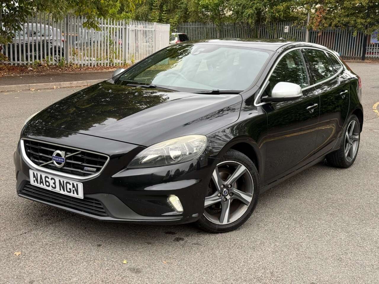 A 2013 VOLVO V40 1.6 D2 R-Design Hatchback 5dr Diesel Manual Euro 5 (s/s) (115 ps) A 2013 VOLVO V40 1.6 D2 R-Design Hatchback 5dr Diesel Manual Euro 5 (s/s) (115 ps)