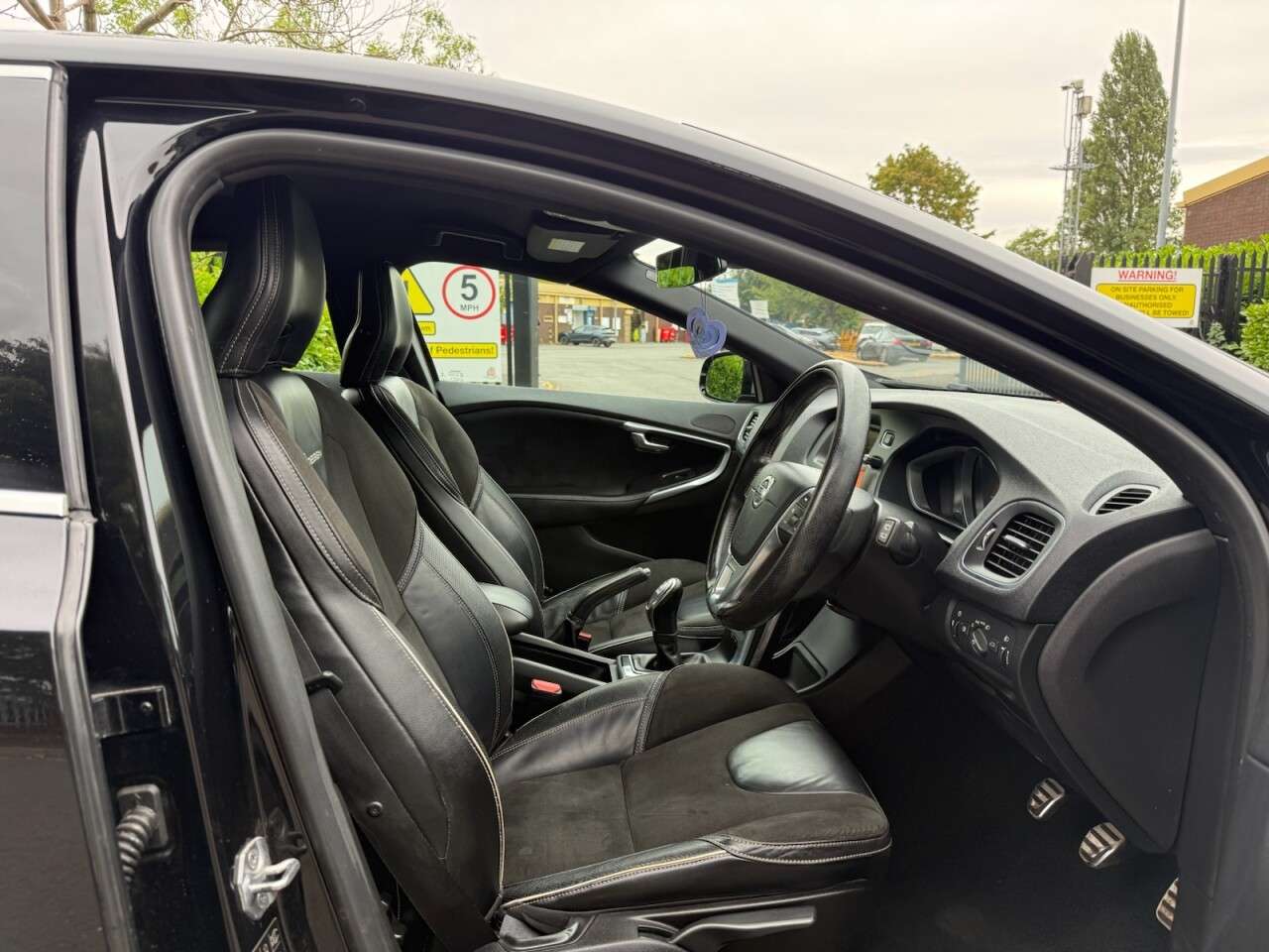 2013 VOLVO V40 2013 VOLVO V40