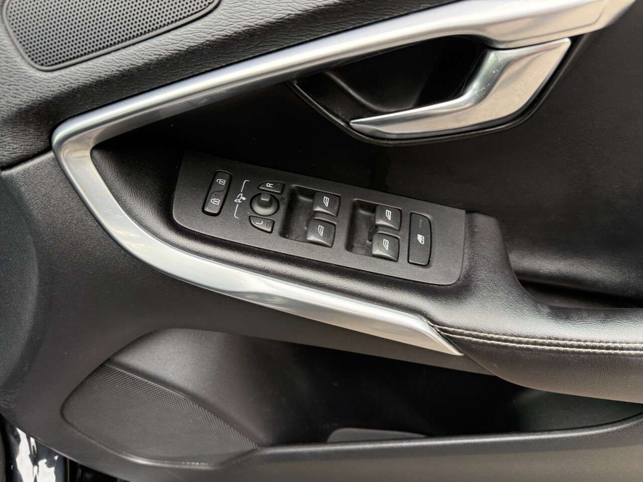 2013 VOLVO V40 2013 VOLVO V40