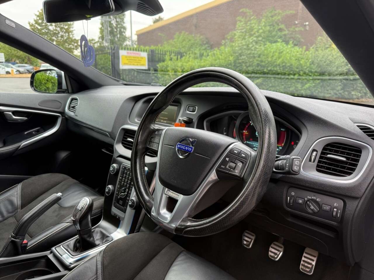 2013 VOLVO V40 2013 VOLVO V40