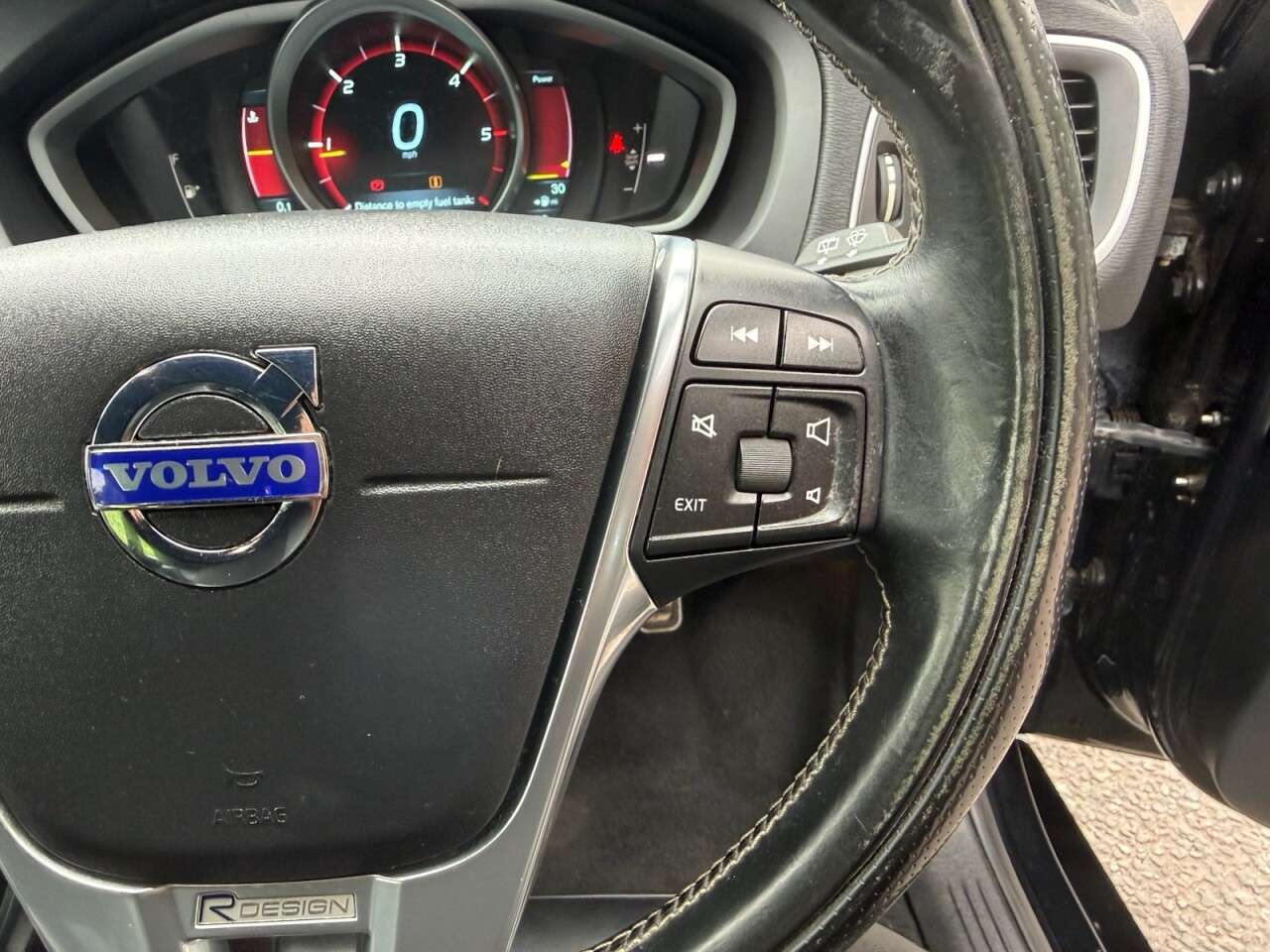 2013 VOLVO V40 2013 VOLVO V40