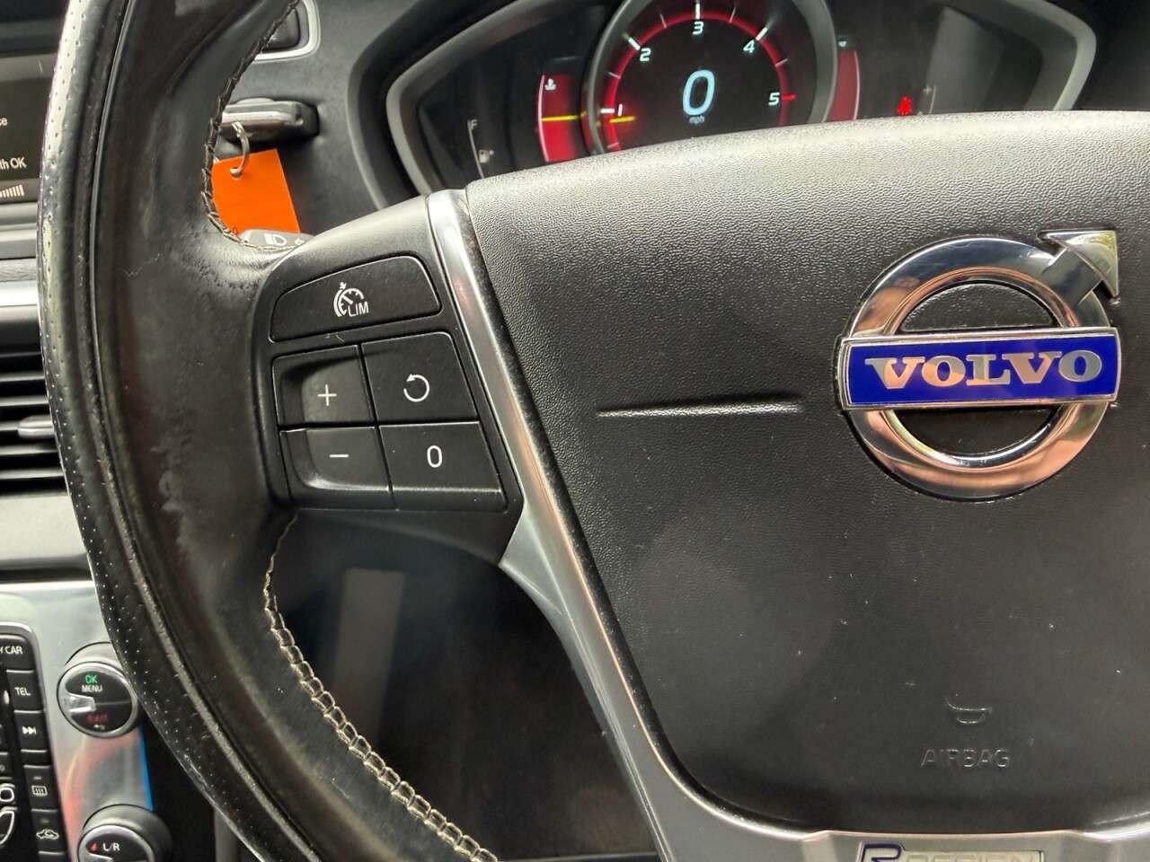 2013 VOLVO V40 2013 VOLVO V40