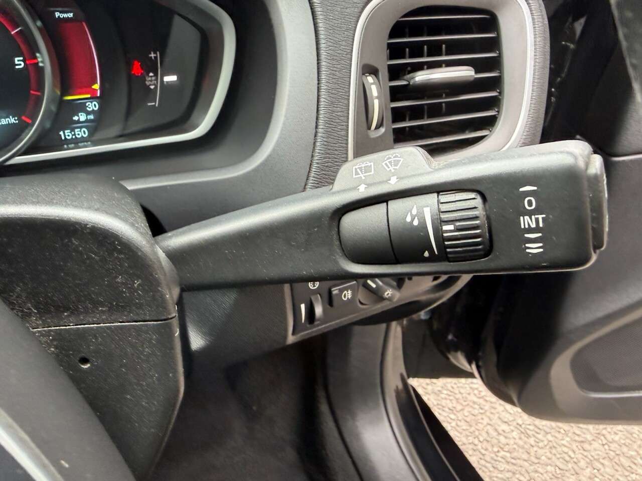 2013 VOLVO V40 2013 VOLVO V40