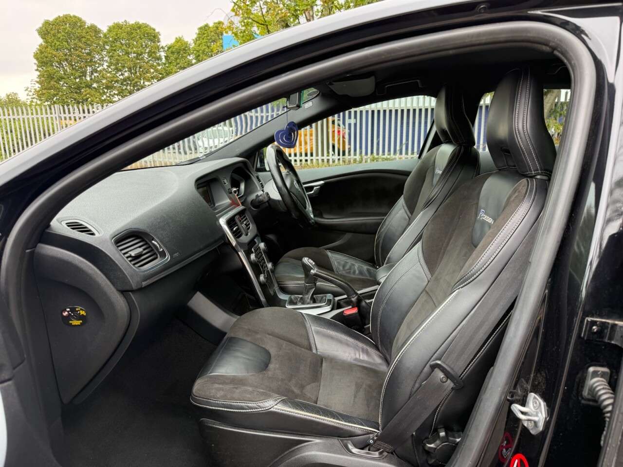 2013 VOLVO V40 2013 VOLVO V40