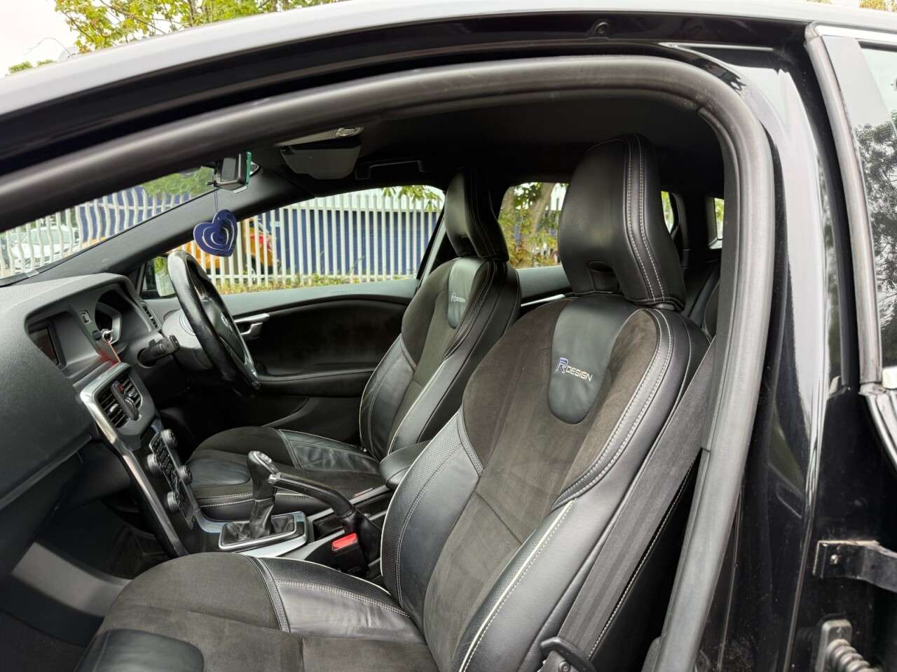 2013 VOLVO V40 2013 VOLVO V40