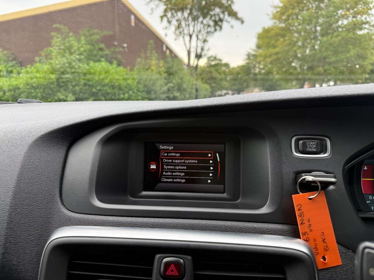 2013 VOLVO V40 2013 VOLVO V40