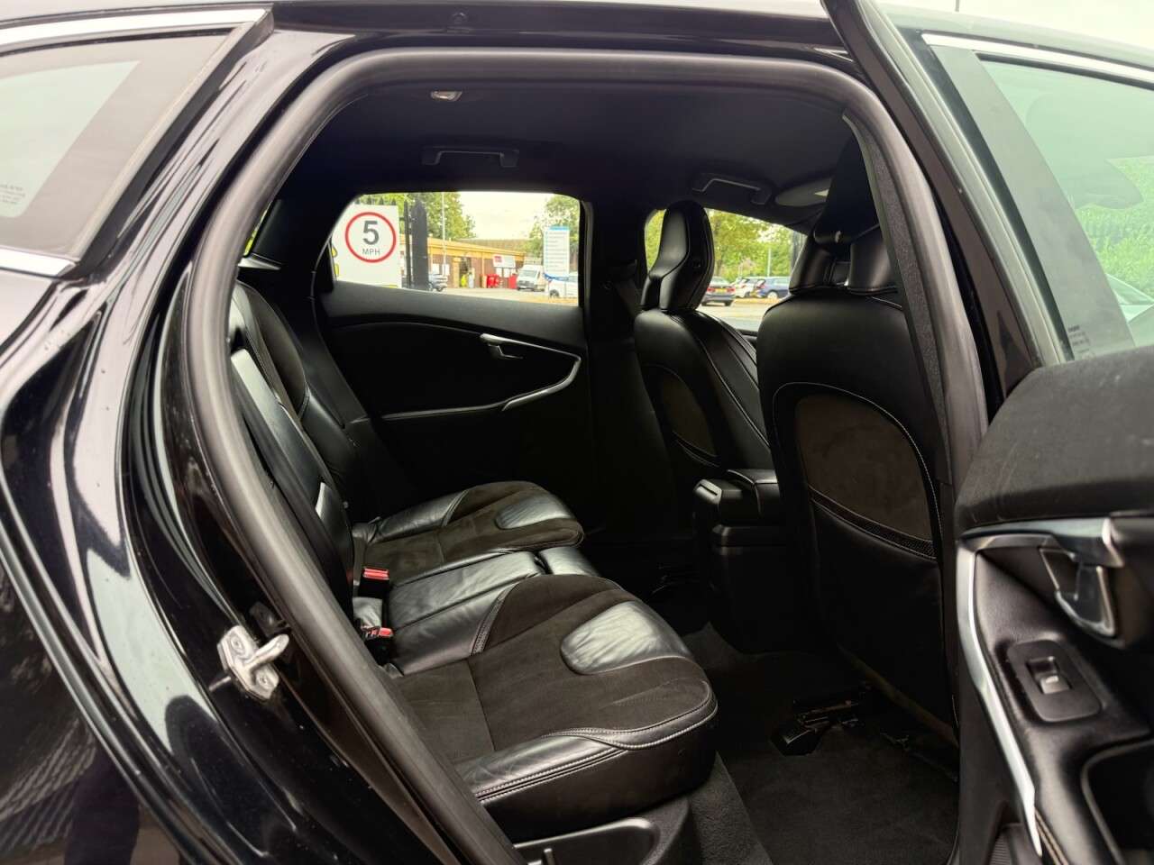 2013 VOLVO V40 2013 VOLVO V40