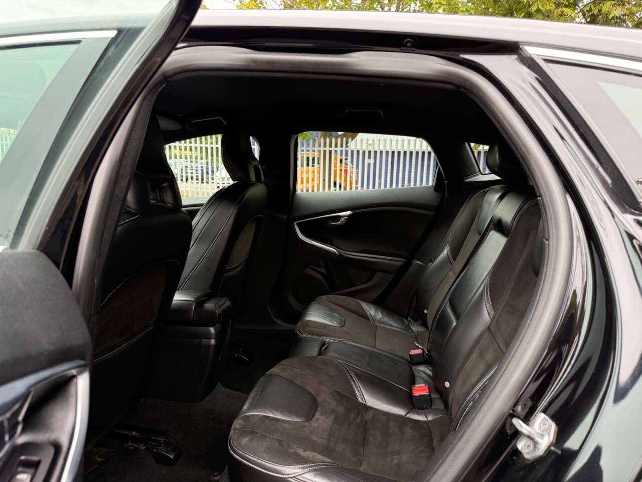2013 VOLVO V40 2013 VOLVO V40