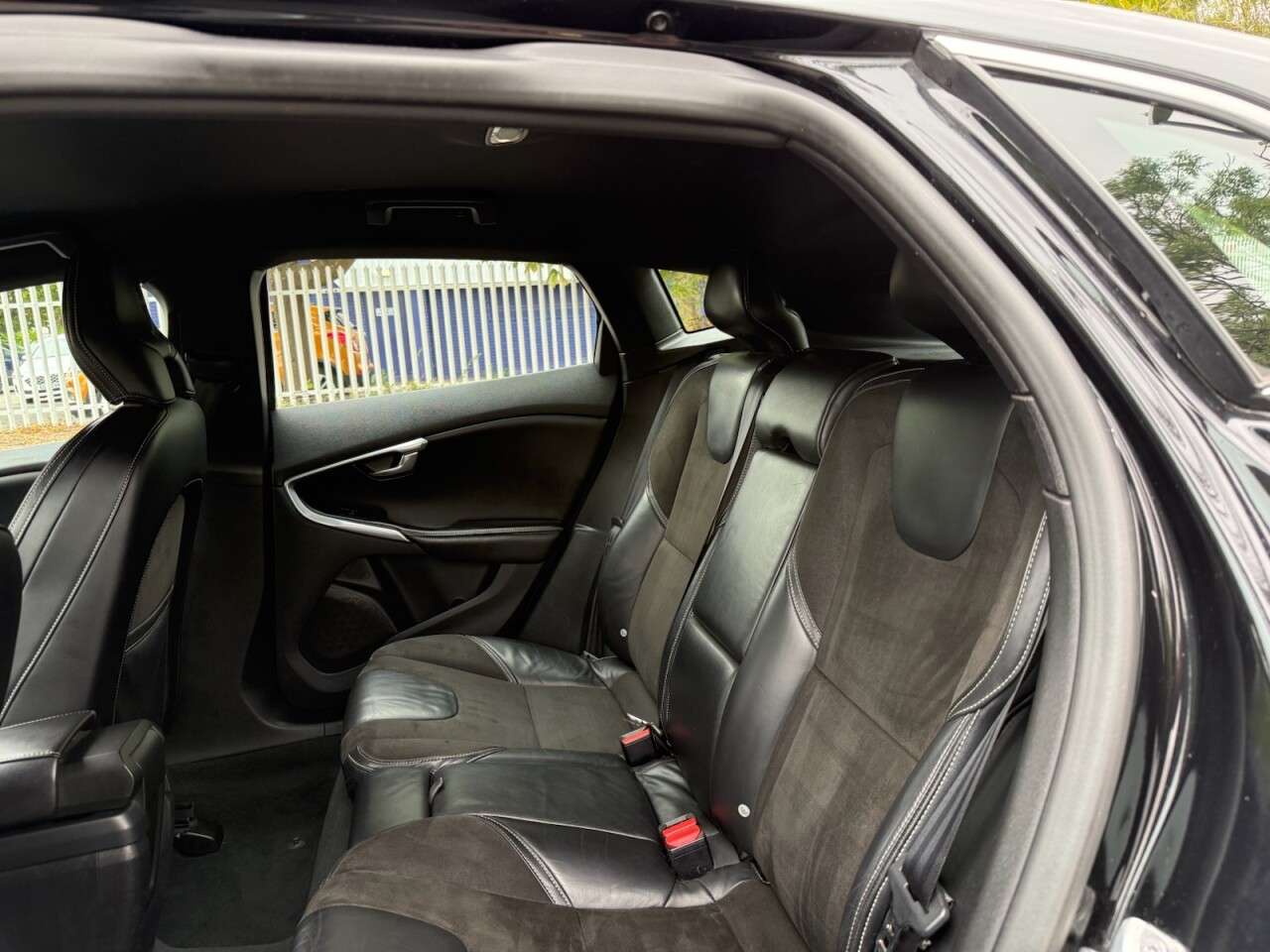 2013 VOLVO V40 2013 VOLVO V40