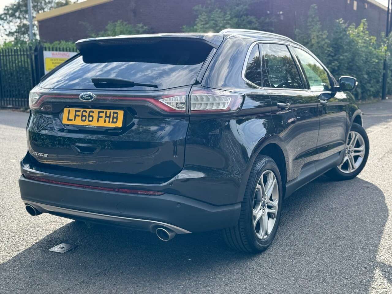 A 2016 FORD EDGE 2.0 TDCi Titanium SUV 5dr Diesel Powershift AWD Euro 6 (s/s) (210 ps) A 2016 FORD EDGE 2.0 TDCi Titanium SUV 5dr Diesel Powershift AWD Euro 6 (s/s) (210 ps)