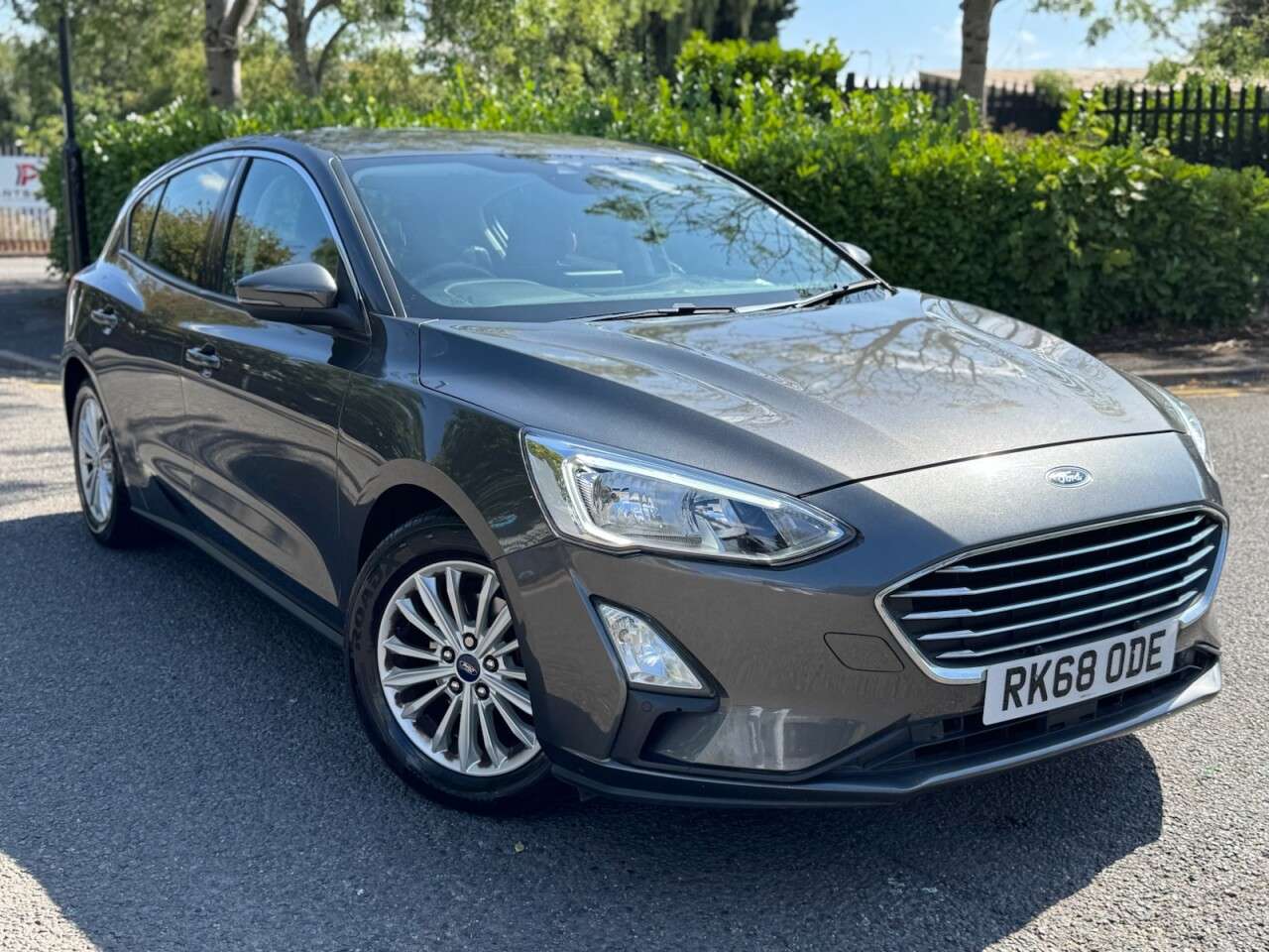 A 2018 FORD FOCUS 1.0T EcoBoost Titanium Hatchback 5dr Petrol Manual Euro 6 (s/s) (125 ps) A 2018 FORD FOCUS 1.0T EcoBoost Titanium Hatchback 5dr Petrol Manual Euro 6 (s/s) (125 ps)