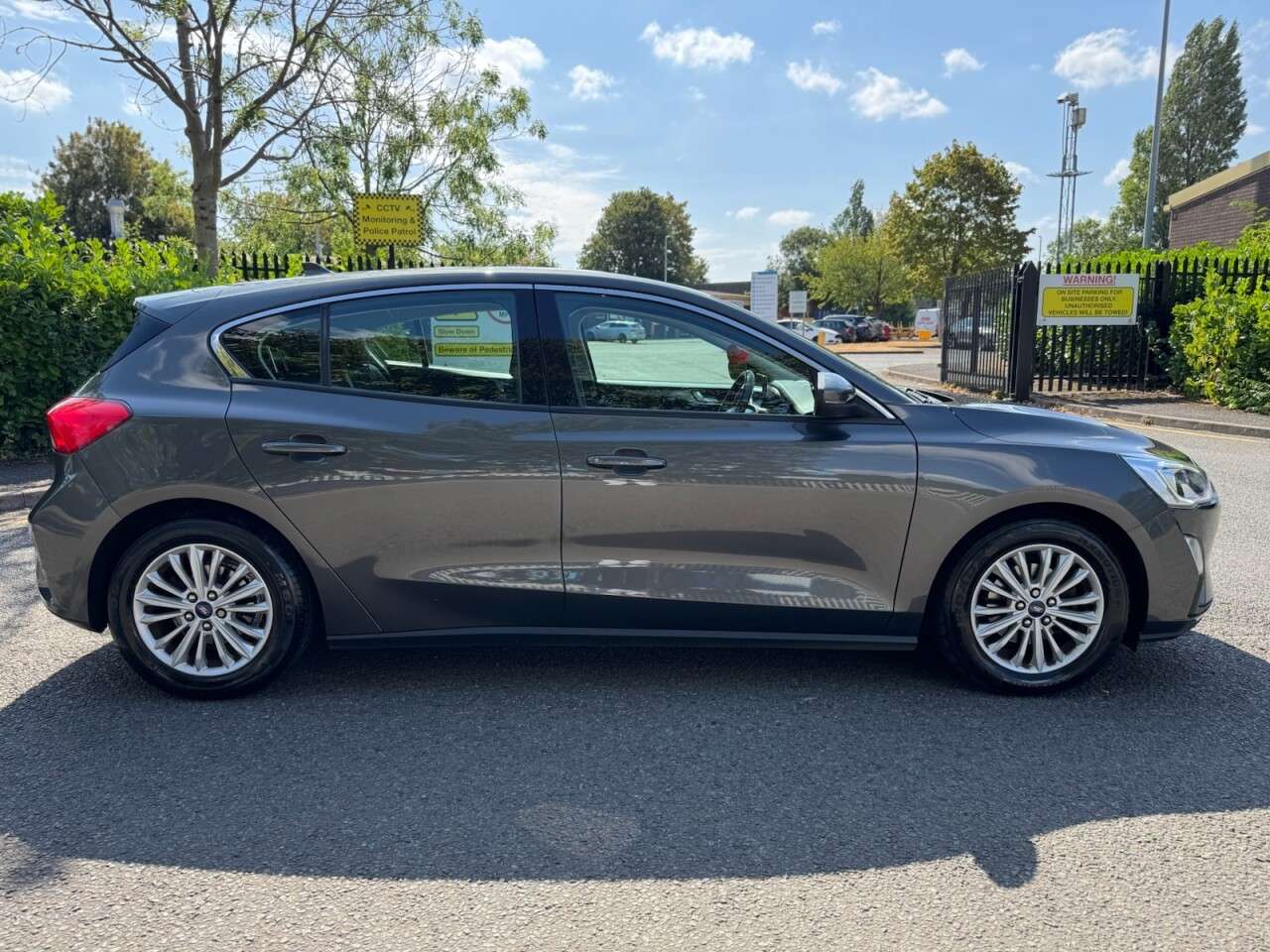 A 2018 FORD FOCUS 1.0T EcoBoost Titanium Hatchback 5dr Petrol Manual Euro 6 (s/s) (125 ps) A 2018 FORD FOCUS 1.0T EcoBoost Titanium Hatchback 5dr Petrol Manual Euro 6 (s/s) (125 ps)