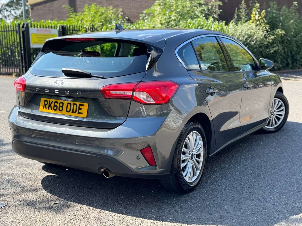 A 2018 FORD FOCUS 1.0T EcoBoost Titanium Hatchback 5dr Petrol Manual Euro 6 (s/s) (125 ps) A 2018 FORD FOCUS 1.0T EcoBoost Titanium Hatchback 5dr Petrol Manual Euro 6 (s/s) (125 ps)