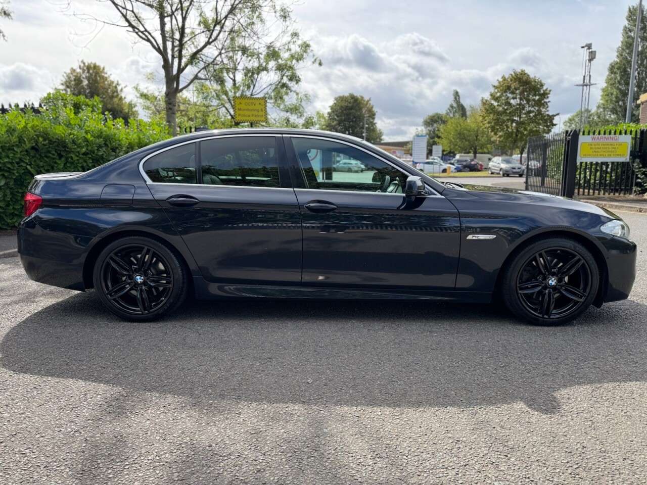 A 2013 BMW 5 SERIES 2.0 520d M Sport Saloon 4dr Diesel Auto Euro 5 (s/s) (184 ps) A 2013 BMW 5 SERIES 2.0 520d M Sport Saloon 4dr Diesel Auto Euro 5 (s/s) (184 ps)