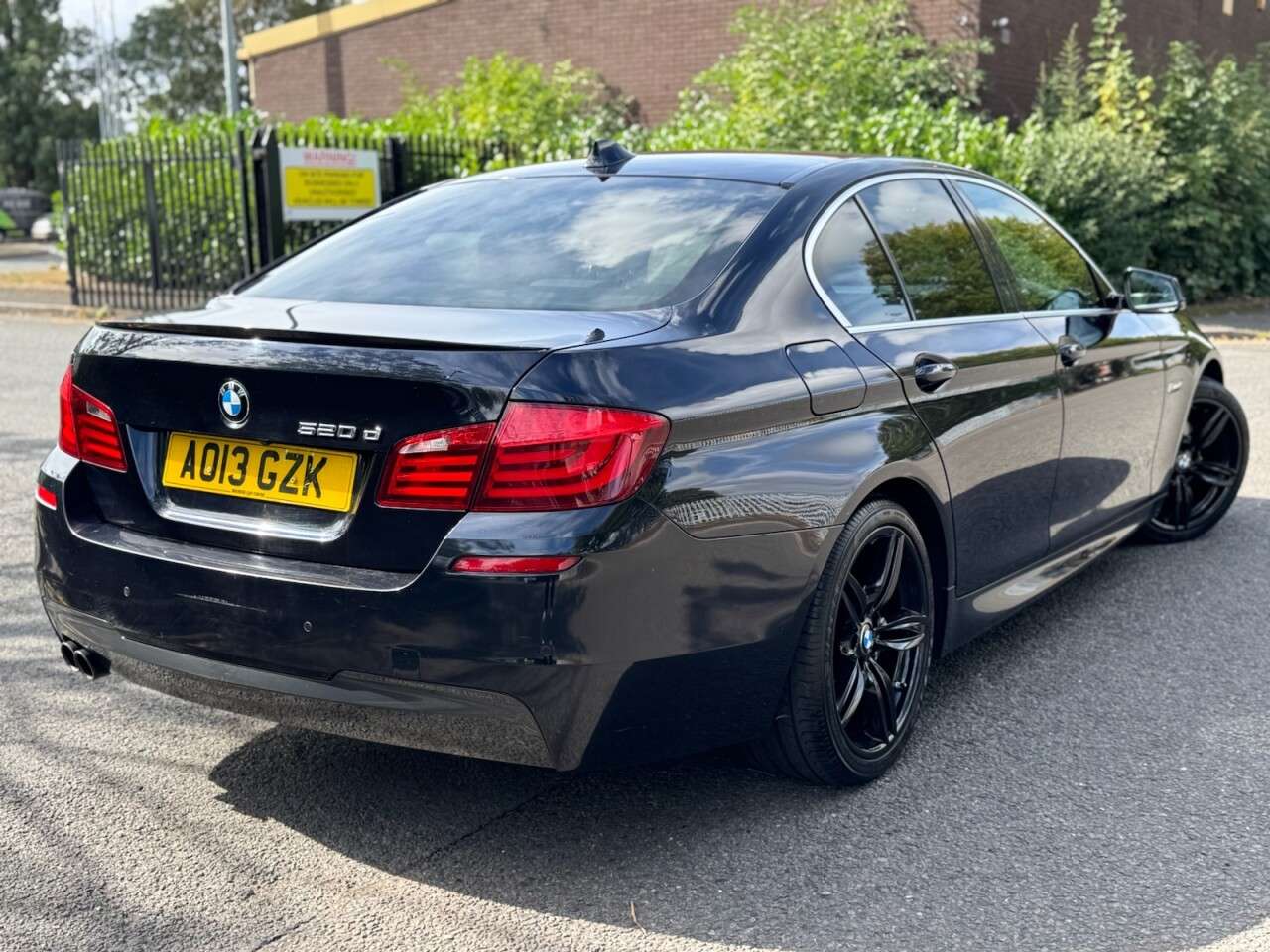 A 2013 BMW 5 SERIES 2.0 520d M Sport Saloon 4dr Diesel Auto Euro 5 (s/s) (184 ps) A 2013 BMW 5 SERIES 2.0 520d M Sport Saloon 4dr Diesel Auto Euro 5 (s/s) (184 ps)