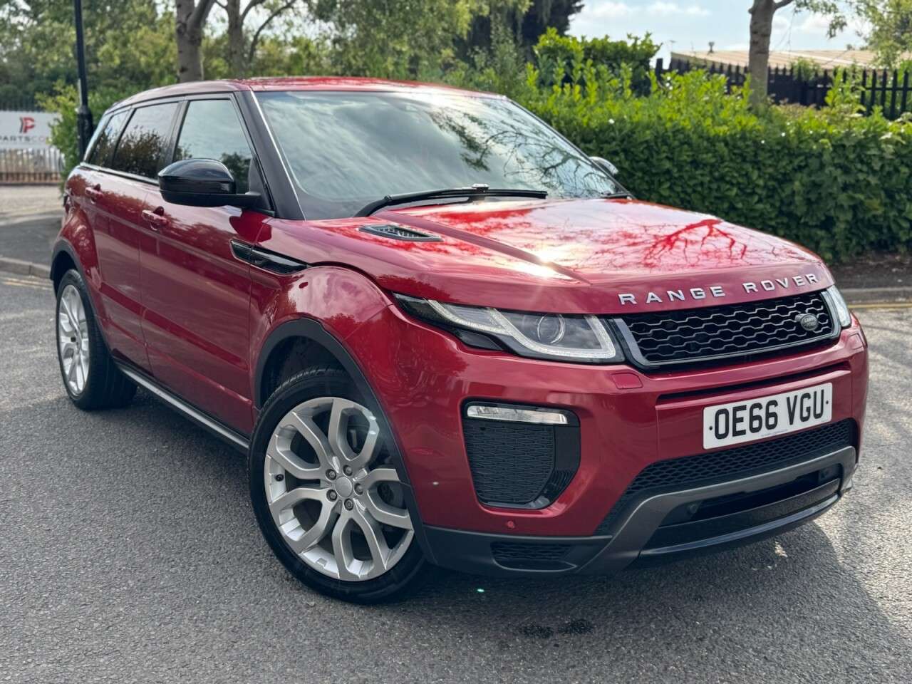 A 2016 LAND ROVER RANGE ROVER EVOQUE 2.0 TD4 HSE Dynamic SUV 5dr Diesel Auto 4WD Euro 6 (s/s) (180 ps) A 2016 LAND ROVER RANGE ROVER EVOQUE 2.0 TD4 HSE Dynamic SUV 5dr Diesel Auto 4WD Euro 6 (s/s) (180 ps)