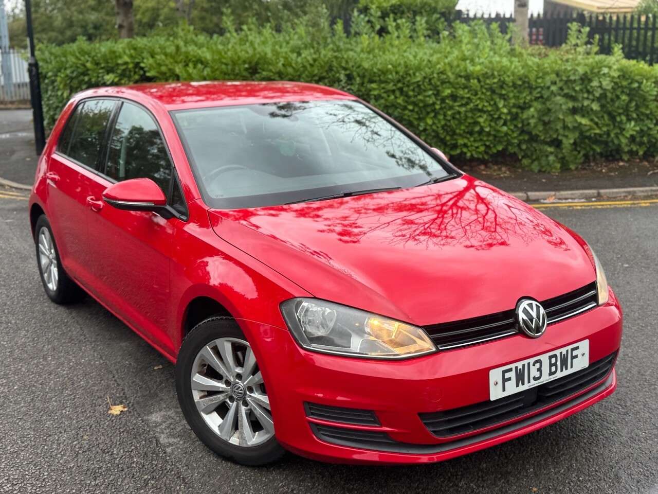 A 2013 VOLKSWAGEN GOLF 1.6 TDI BlueMotion Tech SE Hatchback 5dr Diesel DSG Euro 5 (s/s) (105 ps) A 2013 VOLKSWAGEN GOLF 1.6 TDI BlueMotion Tech SE Hatchback 5dr Diesel DSG Euro 5 (s/s) (105 ps)