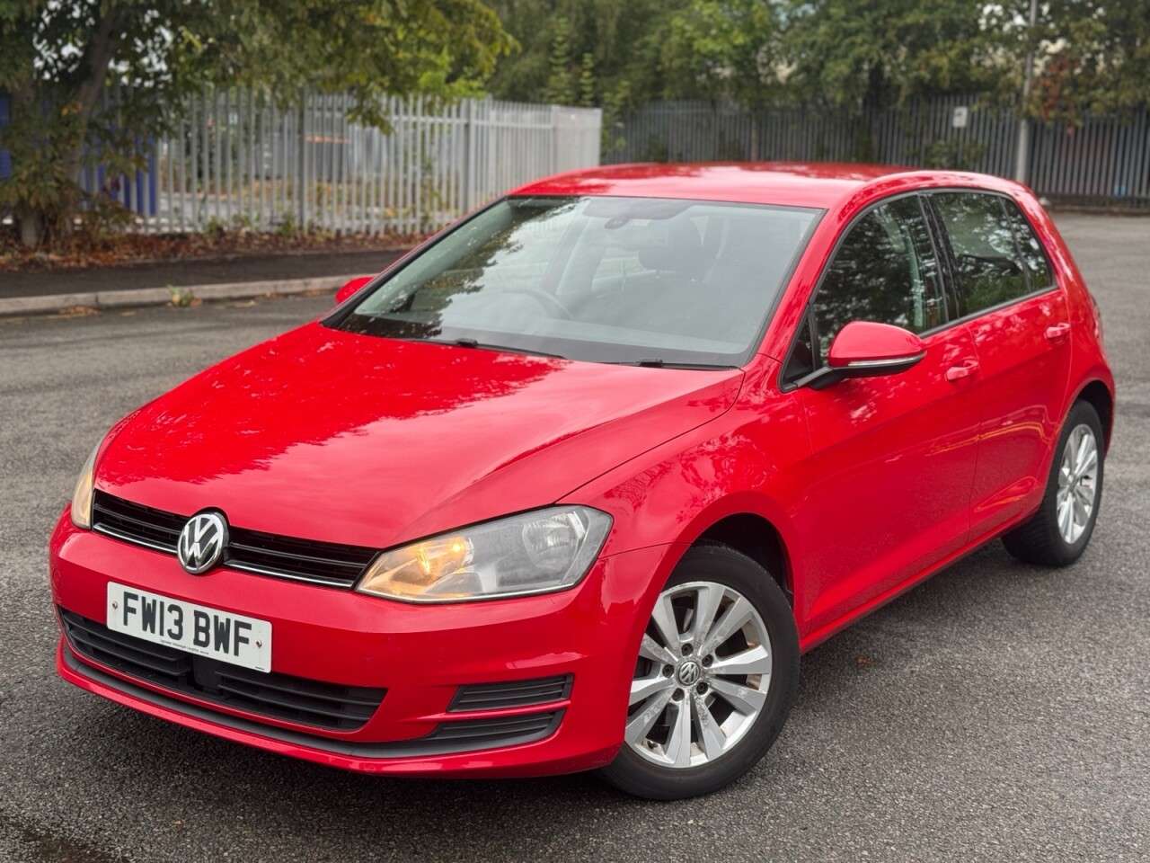 A 2013 VOLKSWAGEN GOLF 1.6 TDI BlueMotion Tech SE Hatchback 5dr Diesel DSG Euro 5 (s/s) (105 ps) A 2013 VOLKSWAGEN GOLF 1.6 TDI BlueMotion Tech SE Hatchback 5dr Diesel DSG Euro 5 (s/s) (105 ps)