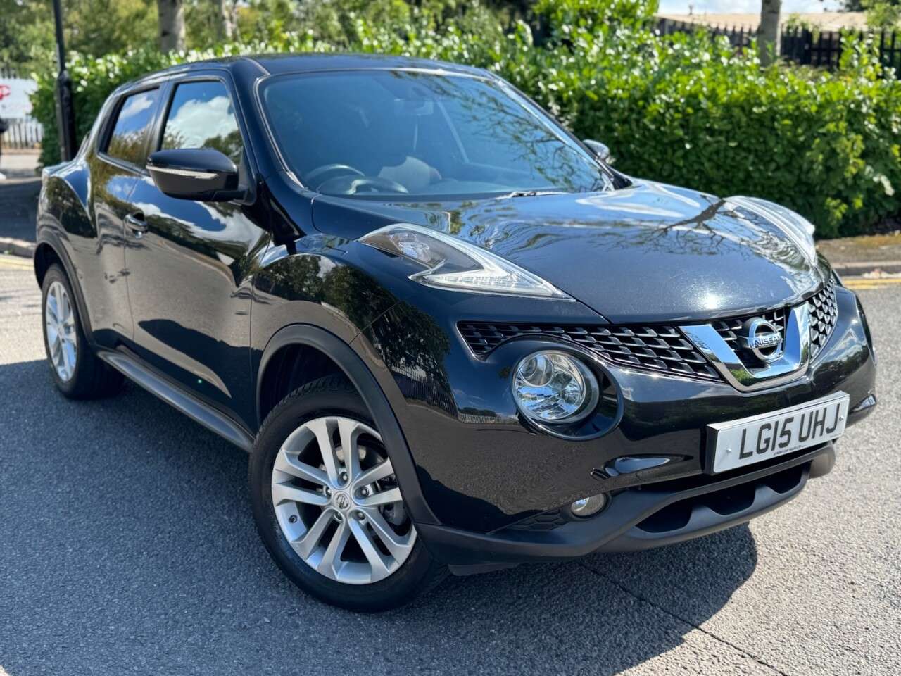 A 2015 NISSAN JUKE 1.2 DIG-T Acenta Premium SUV 5dr Petrol Manual 6Spd Euro 5 (s/s) (115 ps) A 2015 NISSAN JUKE 1.2 DIG-T Acenta Premium SUV 5dr Petrol Manual 6Spd Euro 5 (s/s) (115 ps)