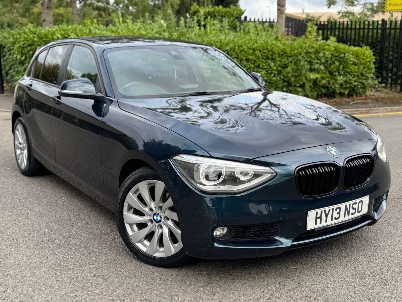 A 2013 BMW 1 SERIES 2.0 118d SE Hatchback 5dr Diesel Auto Euro 5 (s/s) (143 ps) A 2013 BMW 1 SERIES 2.0 118d SE Hatchback 5dr Diesel Auto Euro 5 (s/s) (143 ps)