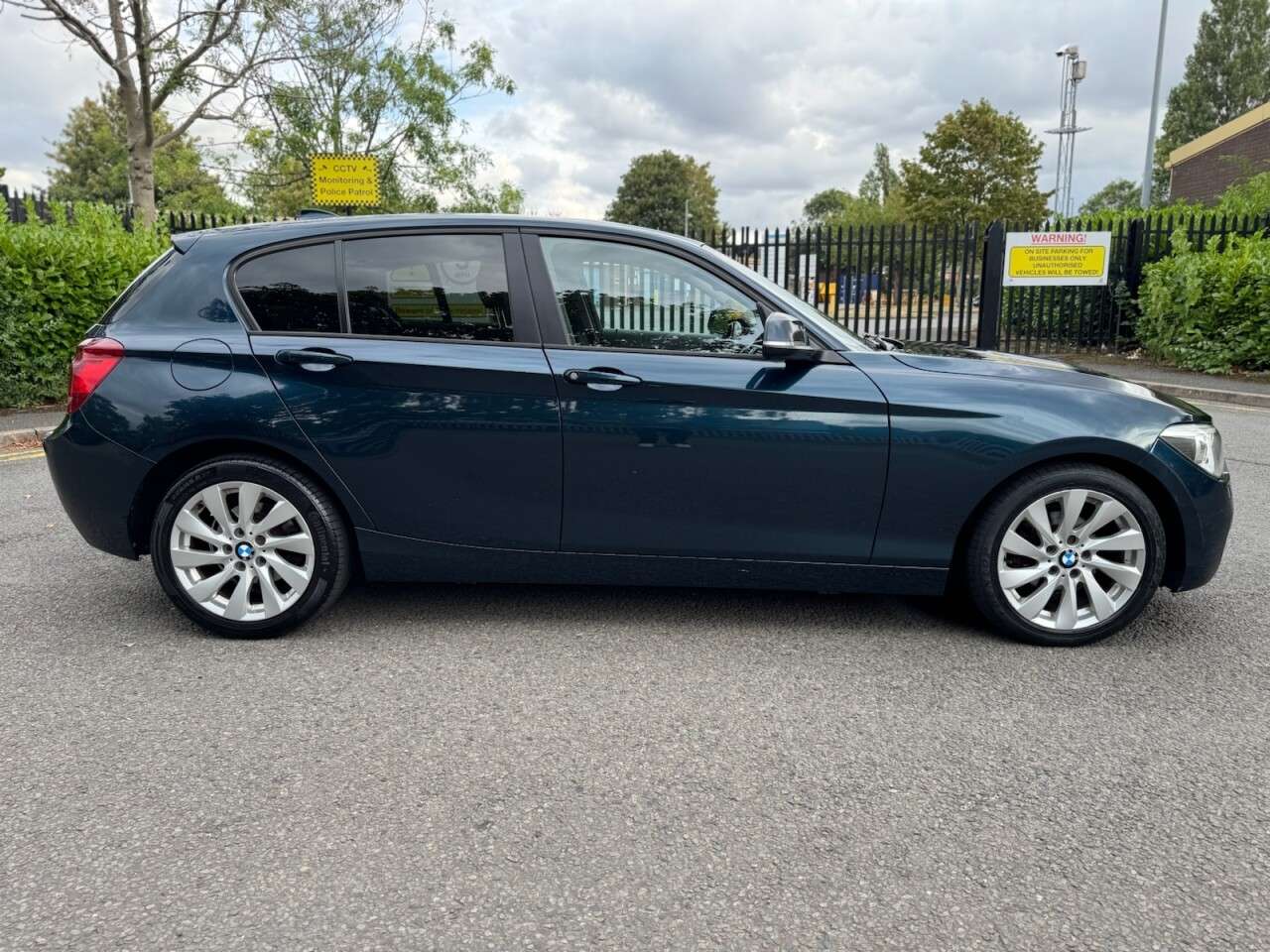 A 2013 BMW 1 SERIES 2.0 118d SE Hatchback 5dr Diesel Auto Euro 5 (s/s) (143 ps) A 2013 BMW 1 SERIES 2.0 118d SE Hatchback 5dr Diesel Auto Euro 5 (s/s) (143 ps)
