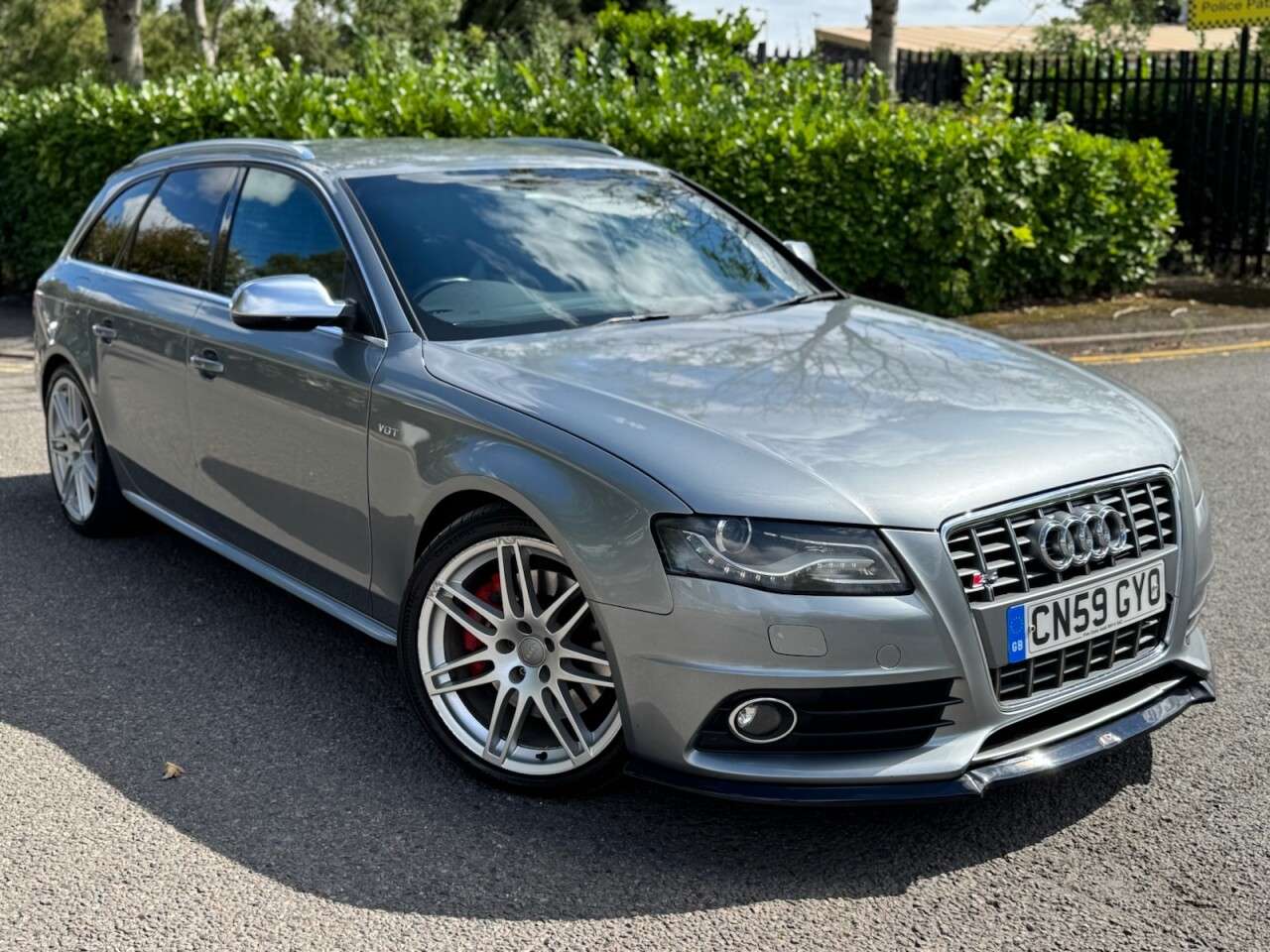 A 2009 AUDI S4 AVANT 3.0 TFSI V6 Estate 5dr Petrol S Tronic quattro Euro 5 (333 ps) A 2009 AUDI S4 AVANT 3.0 TFSI V6 Estate 5dr Petrol S Tronic quattro Euro 5 (333 ps)