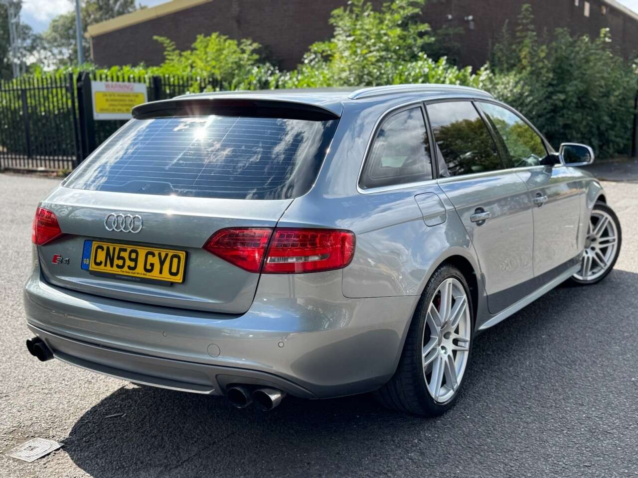 A 2009 AUDI S4 AVANT 3.0 TFSI V6 Estate 5dr Petrol S Tronic quattro Euro 5 (333 ps) A 2009 AUDI S4 AVANT 3.0 TFSI V6 Estate 5dr Petrol S Tronic quattro Euro 5 (333 ps)
