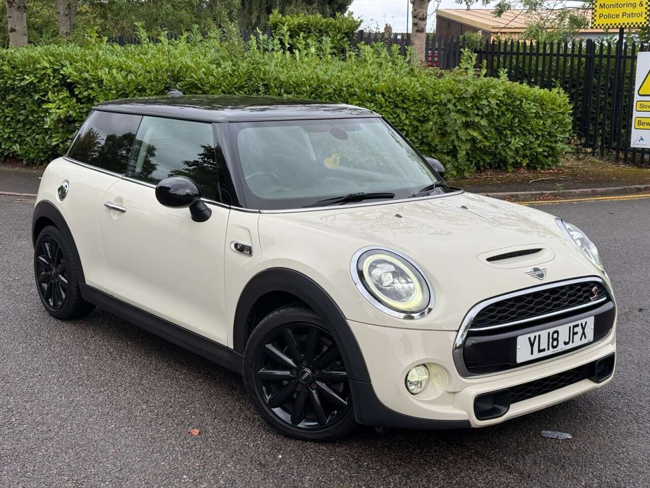 A 2018 MINI HATCH 2.0 Cooper S Hatchback 3dr Petrol Manual Euro 6 (s/s) (192 ps) A 2018 MINI HATCH 2.0 Cooper S Hatchback 3dr Petrol Manual Euro 6 (s/s) (192 ps)