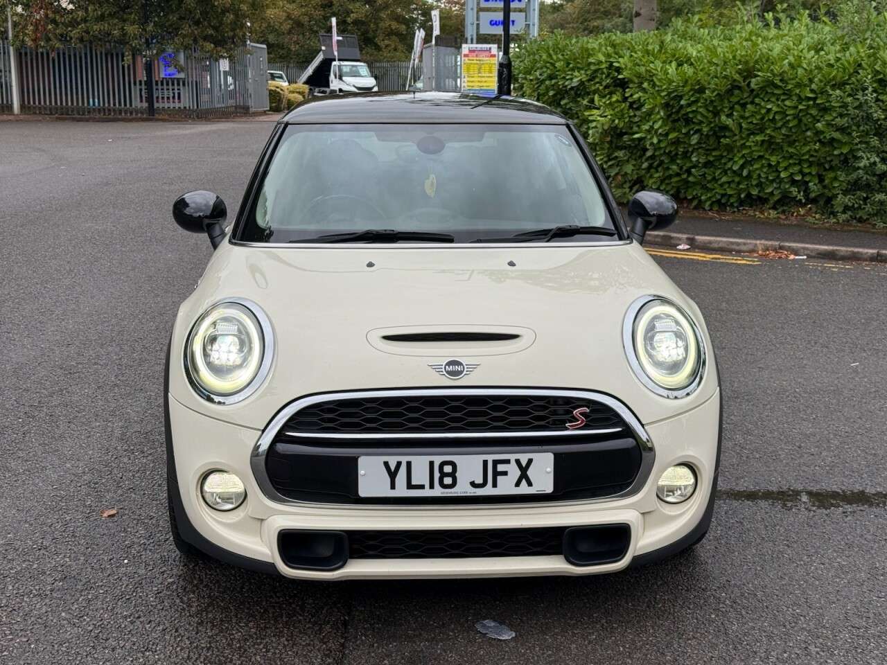 A 2018 MINI HATCH 2.0 Cooper S Hatchback 3dr Petrol Manual Euro 6 (s/s) (192 ps) A 2018 MINI HATCH 2.0 Cooper S Hatchback 3dr Petrol Manual Euro 6 (s/s) (192 ps)