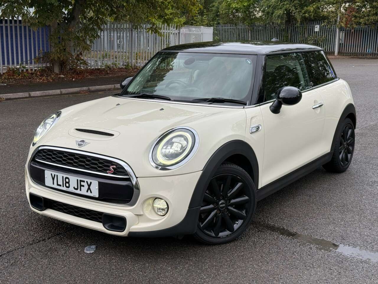 A 2018 MINI HATCH 2.0 Cooper S Hatchback 3dr Petrol Manual Euro 6 (s/s) (192 ps) A 2018 MINI HATCH 2.0 Cooper S Hatchback 3dr Petrol Manual Euro 6 (s/s) (192 ps)