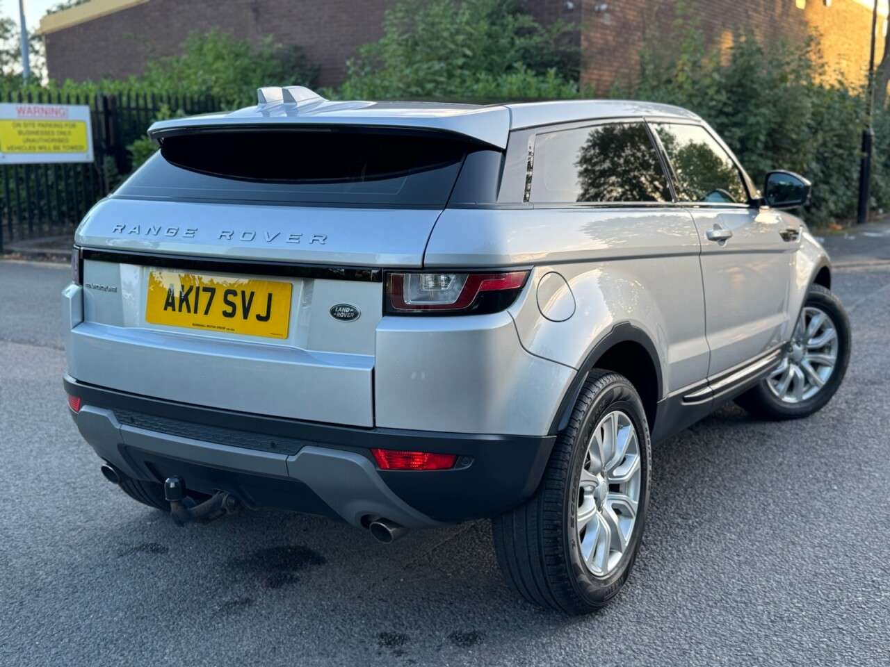 A 2017 LAND ROVER RANGE ROVER EVOQUE 2.0 TD4 SE Tech Coupe 3dr Diesel Auto 4WD Euro 6 (s/s) (180 ps) ULEZ+2FO+LO A 2017 LAND ROVER RANGE ROVER EVOQUE 2.0 TD4 SE Tech Coupe 3dr Diesel Auto 4WD Euro 6 (s/s) (180 ps) ULEZ+2FO+LO