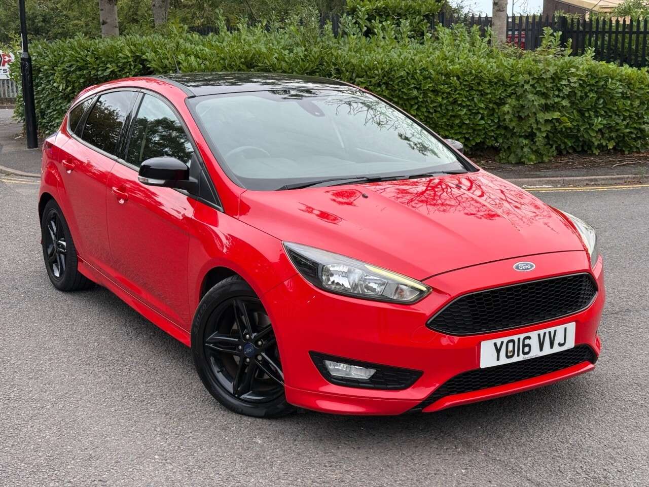 A 2016 FORD FOCUS 2.0 TDCi Zetec S Red Edition Hatchback 5dr Diesel Manual Euro 6 (s/s) (150 A 2016 FORD FOCUS 2.0 TDCi Zetec S Red Edition Hatchback 5dr Diesel Manual Euro 6 (s/s) (150