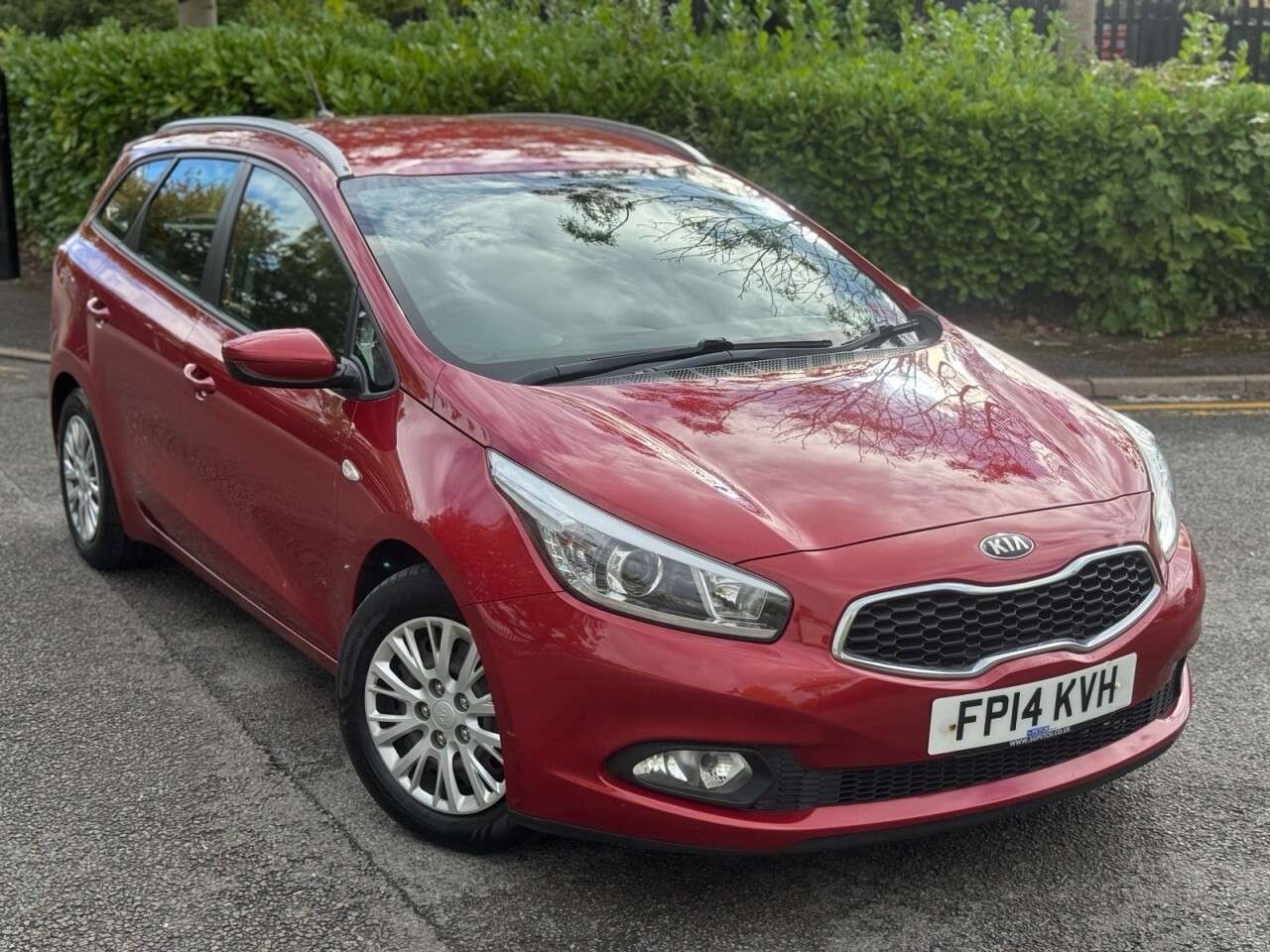 A 2014 KIA CEED 1.4 CRDi EcoDynamics 1 Sportswagon 5dr Diesel Manual Euro 5 (s/s) (89 bhp) A 2014 KIA CEED 1.4 CRDi EcoDynamics 1 Sportswagon 5dr Diesel Manual Euro 5 (s/s) (89 bhp)