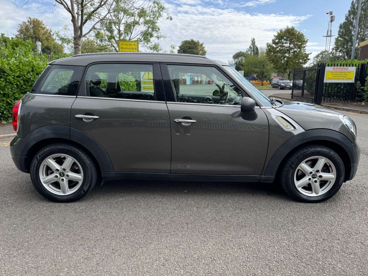 A 2013 MINI COUNTRYMAN 1.6 One D SUV 5dr Diesel Manual Euro 5 (s/s) (90 ps) SUV A 2013 MINI COUNTRYMAN 1.6 One D SUV 5dr Diesel Manual Euro 5 (s/s) (90 ps) SUV