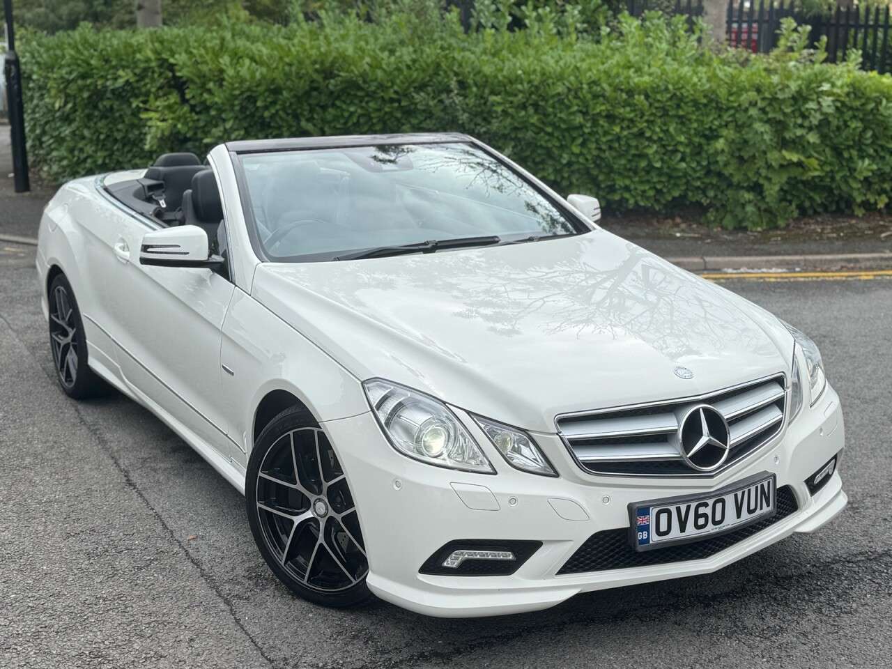 A 2010 MERCEDES-BENZ E CLASS 3.0 E350 CDI V6 BlueEfficiency Sport Cabriolet 2dr Diesel G-Tronic Euro 5 ( A 2010 MERCEDES-BENZ E CLASS 3.0 E350 CDI V6 BlueEfficiency Sport Cabriolet 2dr Diesel G-Tronic Euro 5 (