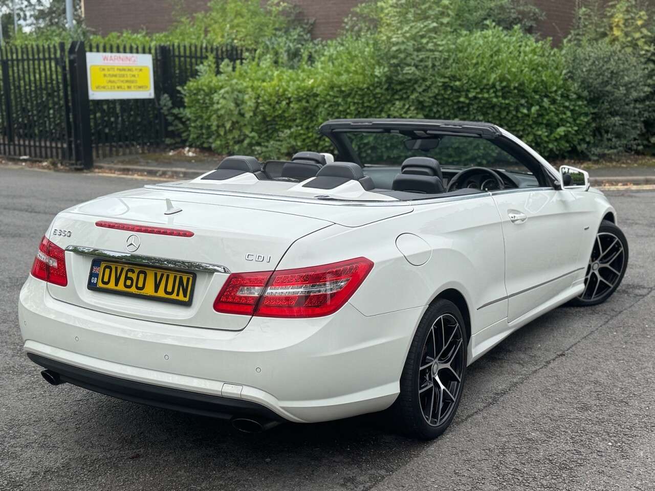 A 2010 MERCEDES-BENZ E CLASS 3.0 E350 CDI V6 BlueEfficiency Sport Cabriolet 2dr Diesel G-Tronic Euro 5 ( A 2010 MERCEDES-BENZ E CLASS 3.0 E350 CDI V6 BlueEfficiency Sport Cabriolet 2dr Diesel G-Tronic Euro 5 (