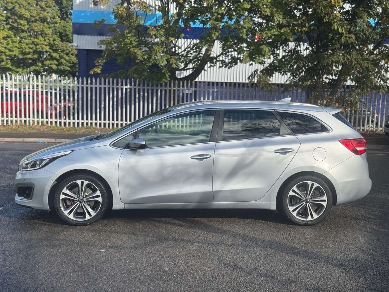 A 2017 KIA CEED 1.6 CRDi 3 Sportswagon 5dr Diesel Manual Euro 6 (s/s) (134 bhp) ULEZ+SH+P S A 2017 KIA CEED 1.6 CRDi 3 Sportswagon 5dr Diesel Manual Euro 6 (s/s) (134 bhp) ULEZ+SH+P S