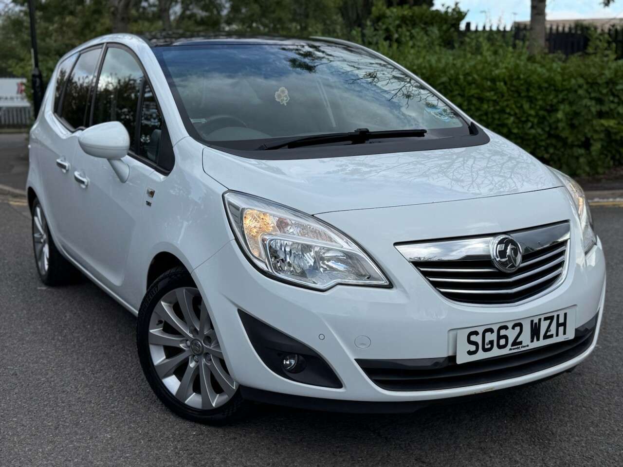 A 2012 VAUXHALL MERIVA 1.7 CDTi SE MPV 5dr Diesel Auto Euro 5 (110 ps) PANROOF+1FO+LOW MILES+P SEN A 2012 VAUXHALL MERIVA 1.7 CDTi SE MPV 5dr Diesel Auto Euro 5 (110 ps) PANROOF+1FO+LOW MILES+P SEN