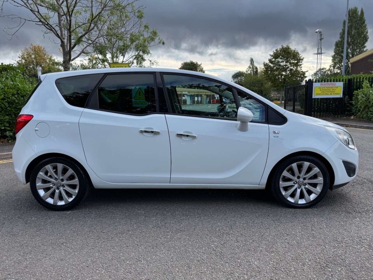 A 2012 VAUXHALL MERIVA 1.7 CDTi SE MPV 5dr Diesel Auto Euro 5 (110 ps) PANROOF+1FO+LOW MILES+P SEN A 2012 VAUXHALL MERIVA 1.7 CDTi SE MPV 5dr Diesel Auto Euro 5 (110 ps) PANROOF+1FO+LOW MILES+P SEN