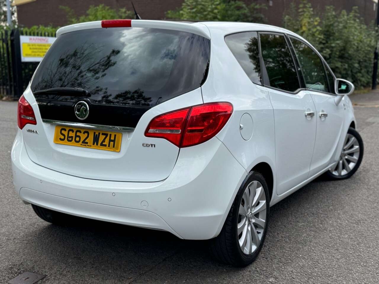 A 2012 VAUXHALL MERIVA 1.7 CDTi SE MPV 5dr Diesel Auto Euro 5 (110 ps) PANROOF+1FO+LOW MILES+P SEN A 2012 VAUXHALL MERIVA 1.7 CDTi SE MPV 5dr Diesel Auto Euro 5 (110 ps) PANROOF+1FO+LOW MILES+P SEN