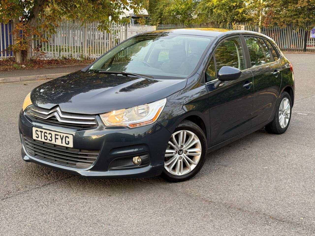 A 2014 CITROEN C4 1.6 e-HDi Airdream VTR+ Hatchback 5dr Diesel EGS6 Euro 5 (s/s) (115 ps) 1 F A 2014 CITROEN C4 1.6 e-HDi Airdream VTR+ Hatchback 5dr Diesel EGS6 Euro 5 (s/s) (115 ps) 1 F
