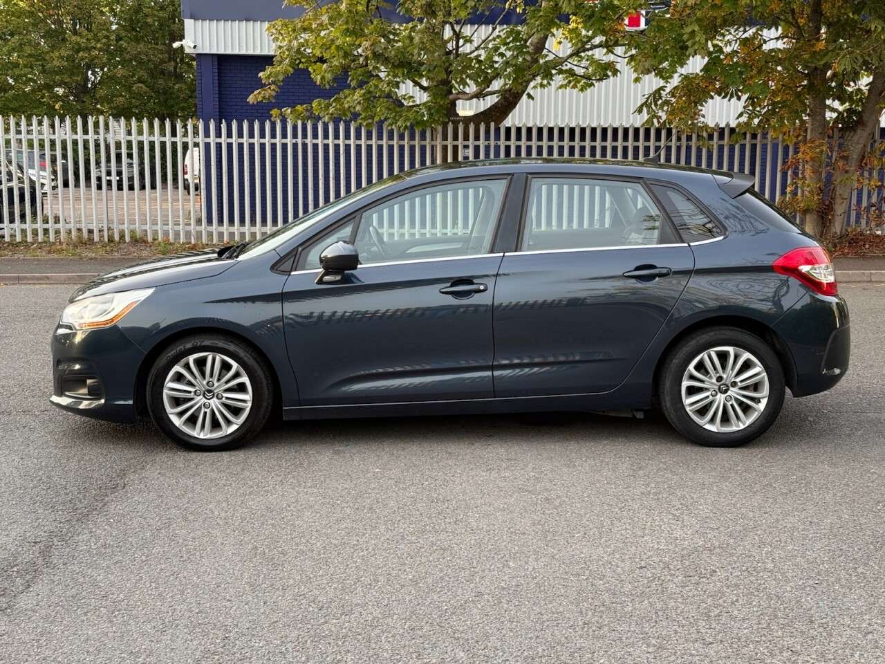A 2014 CITROEN C4 1.6 e-HDi Airdream VTR+ Hatchback 5dr Diesel EGS6 Euro 5 (s/s) (115 ps) 1 F A 2014 CITROEN C4 1.6 e-HDi Airdream VTR+ Hatchback 5dr Diesel EGS6 Euro 5 (s/s) (115 ps) 1 F