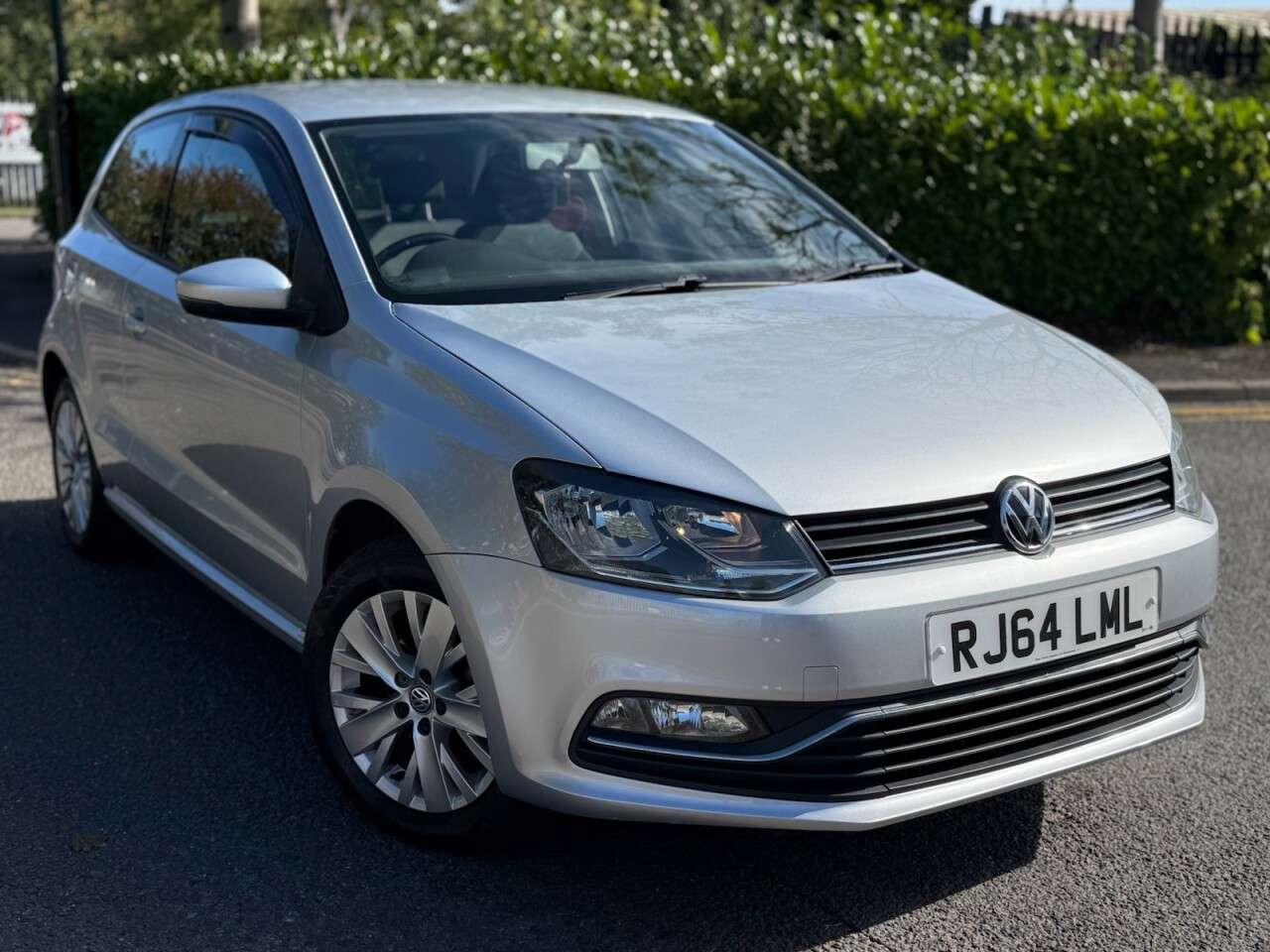 A 2014 VOLKSWAGEN POLO 1.0 BlueMotion Tech SE Hatchback 3dr Petrol Manual Euro 6 (s/s) (75 ps) ULE A 2014 VOLKSWAGEN POLO 1.0 BlueMotion Tech SE Hatchback 3dr Petrol Manual Euro 6 (s/s) (75 ps) ULE